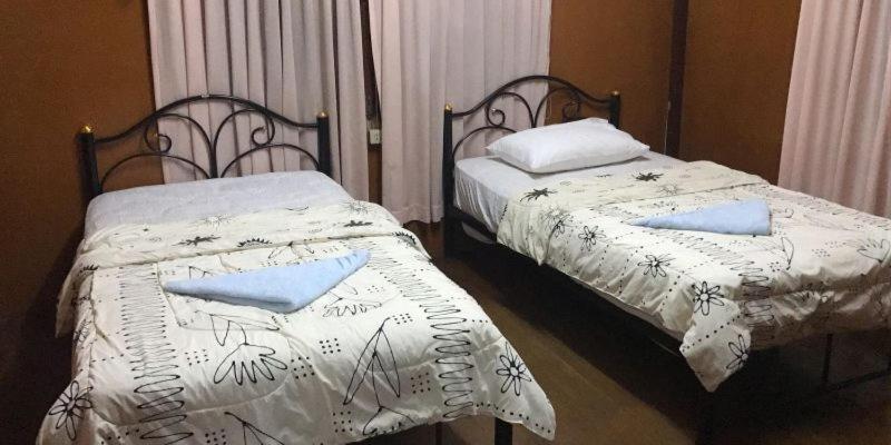 Soutchai Hostel And Tour Company Pakse Bagian luar foto