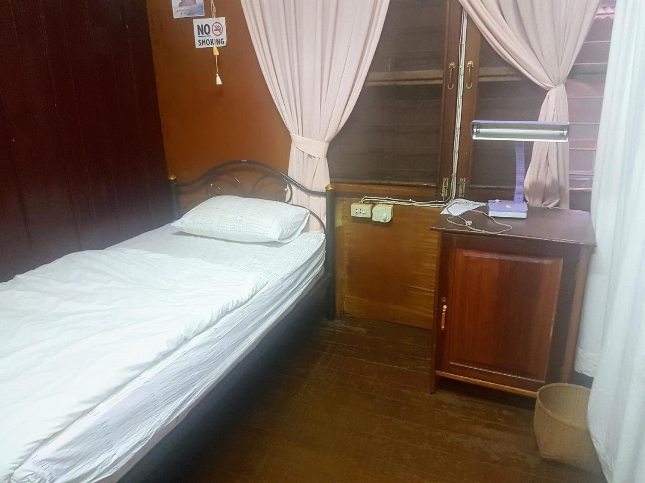 Soutchai Hostel And Tour Company Pakse Bagian luar foto