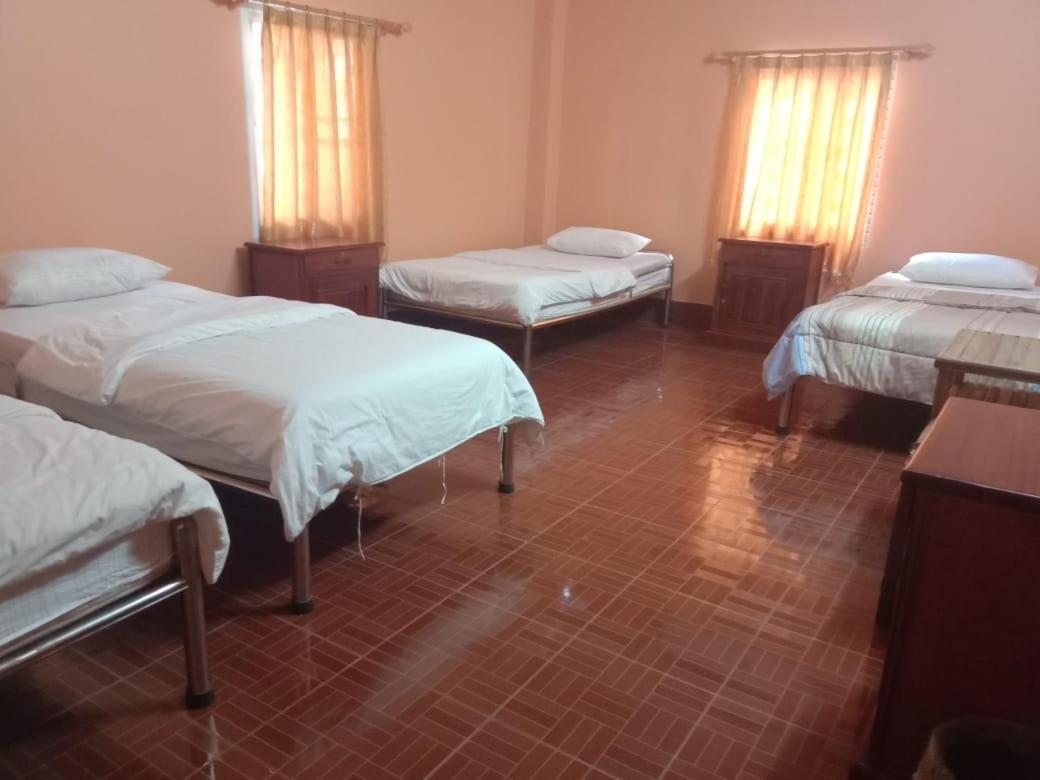 Soutchai Hostel And Tour Company Pakse Bagian luar foto