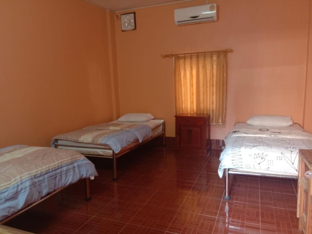 Soutchai Hostel And Tour Company Pakse Bagian luar foto