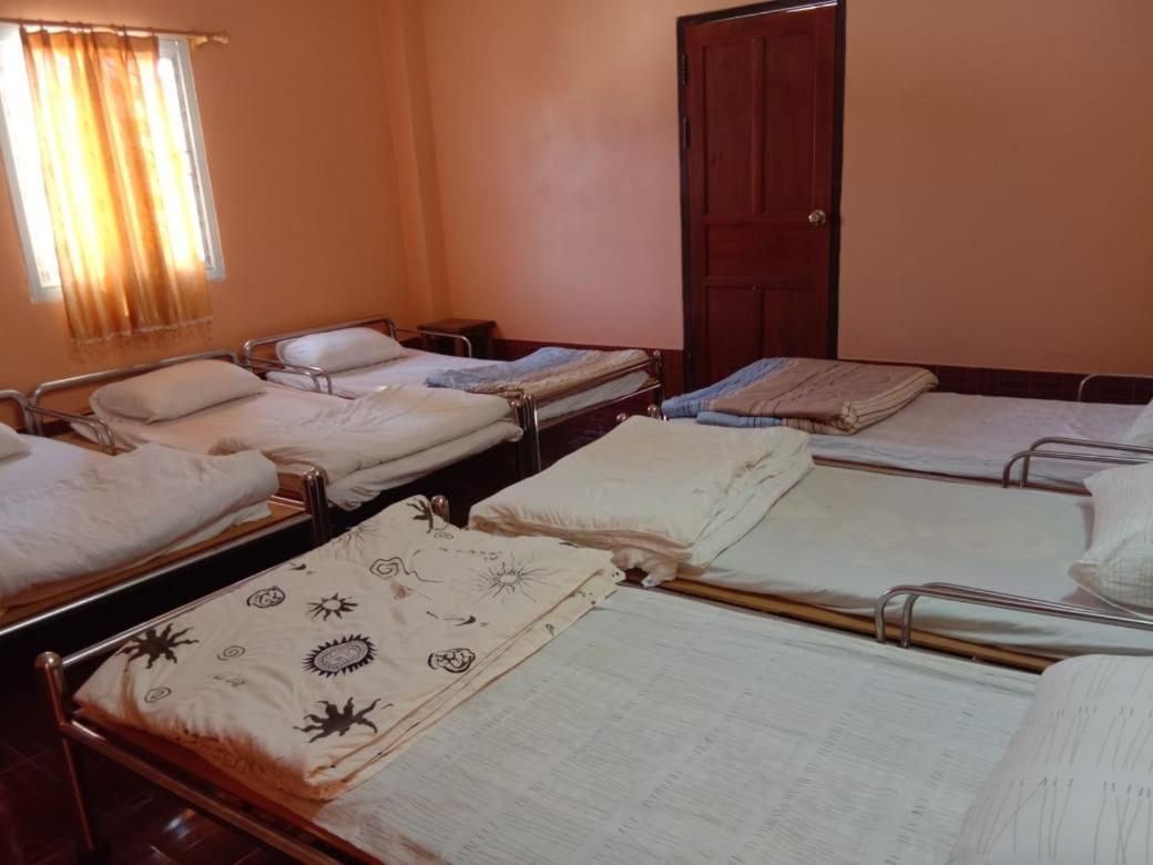 Soutchai Hostel And Tour Company Pakse Bagian luar foto