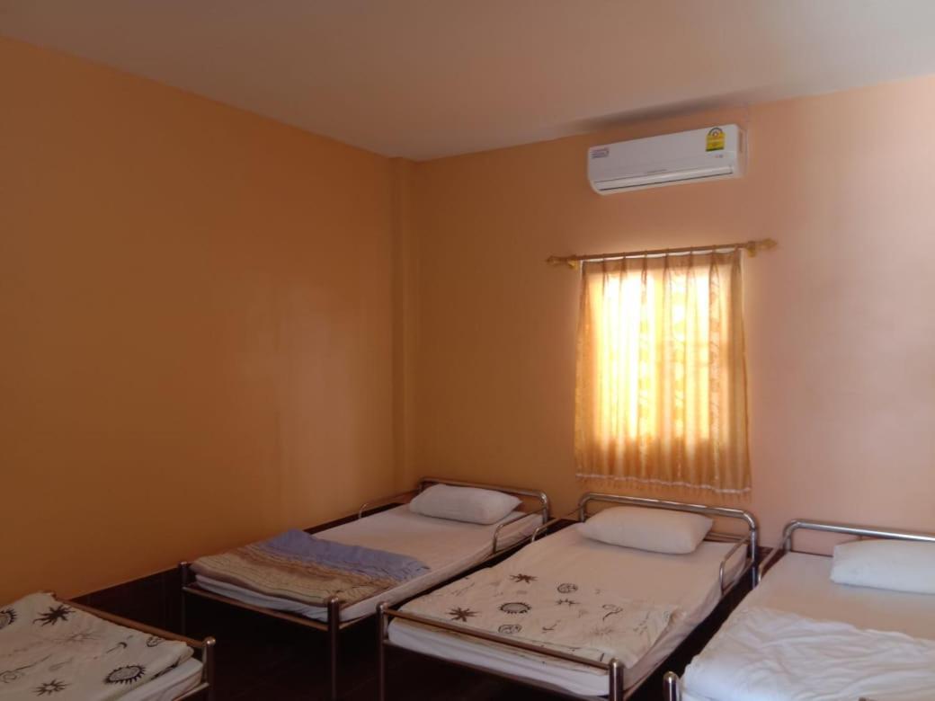 Soutchai Hostel And Tour Company Pakse Bagian luar foto